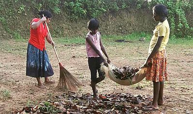 Gartenpflege im Chathura-Kinderheim 