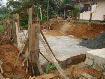 Das zweite Haus beim Chathura-Kinderheim entsteht - Die Fundamentplatte wurde bereits betoniert 