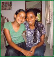 Maheshika und Nadika im Chathura-Kinderheim in Sri Lanka 