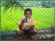 auch Prasad macht Teepause im Chathura-Kinderheim in Sri Lanka 