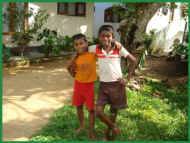 beste Freunde im Chathura-Kinderheim in Sri Lanka 