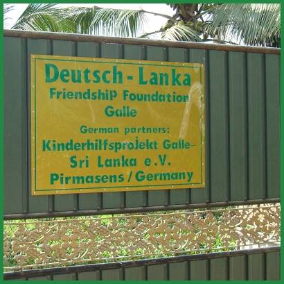 Schild am Eingangstor zum Chathura-Kinderheim in Sri Lanka 