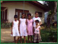 Lakshila,Damayanthi,Madawi,Sangeetha und Jayani im Chathura-Kinderheim in Sri Lanka 