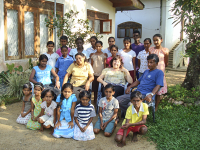 unsere Heimfamilie im Chathura-Kinderheim 