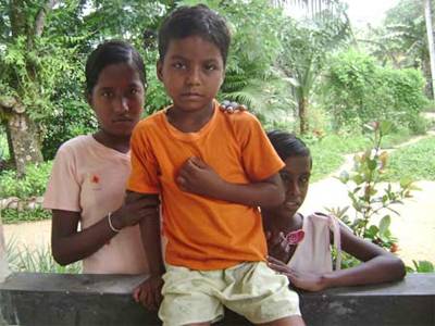 Inoka, Kumari und Mali sind im Chathura-Kinderheim in Sri Lanka angekommen