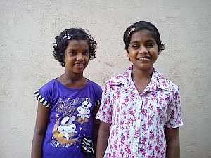 Vihansa und Kumari heissen die beiden neuen Maedchen, die seit Mitte September 2012 im Chathura-Kinderheim leben. 