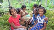 Mädchen vom Chathura-Kinderheim beim Spielen