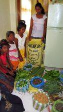 die Kinder im Chathura-Kinderheim freuen sich über frisches Gemüse 