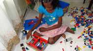 Mali im Chathura-Kinderheim hat sich ihr Lego-Traumhaus gebaut. 
