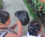 eine Perücke für Nadika im Chathura-Kinderheim