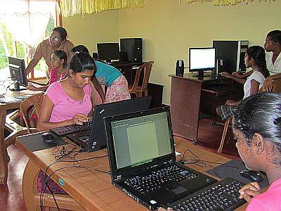 ein neuer Computerraum für das Chathura-Kinderheim