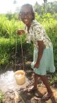 in einem Wasserloch sammelt sich Gießwasser für den Garten beim Chathura-Kinderheim