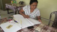 Vinitha bei der Büroarbeit im Chathura-Kinderheim 