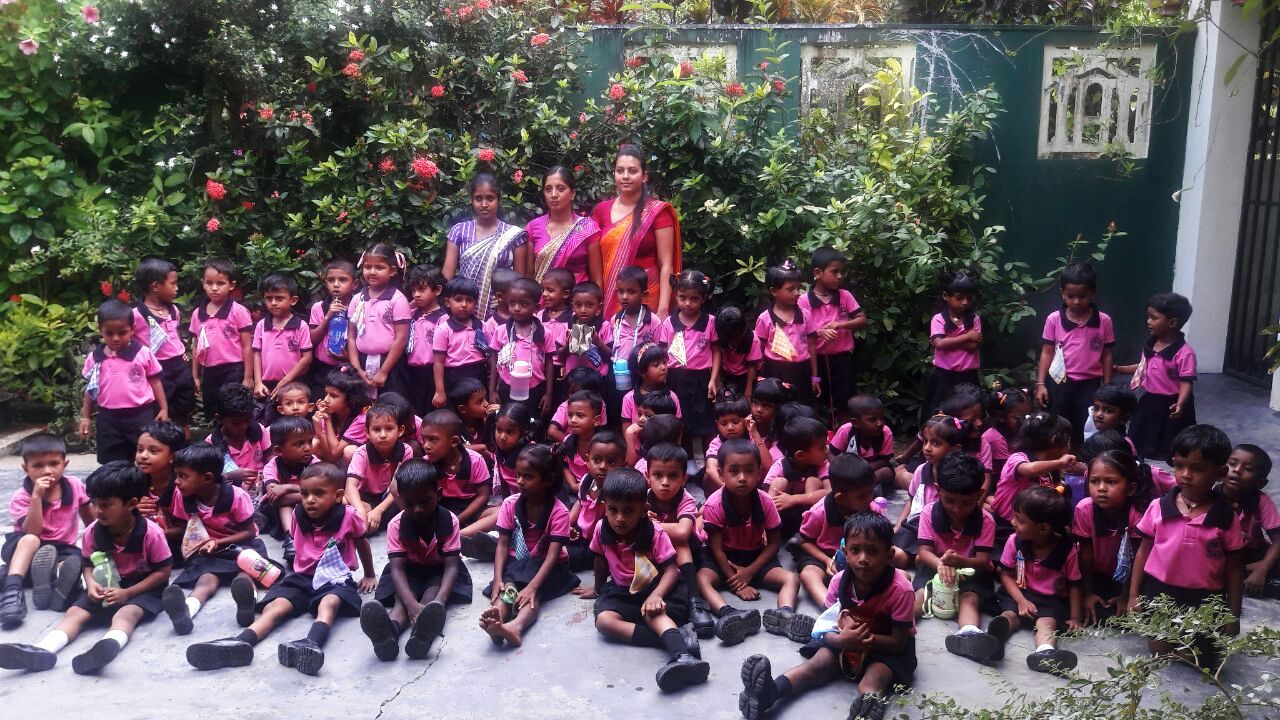 die Kindergartenkinder besuchen das Chathura-Kinderheim. 