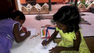 unsere Mädchen beim Lernen im Chathura-Kinderheim