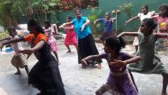 Tanztraining im Chathura-Kinderheim 