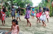 Tanzen im Chathura-Kinderheim 