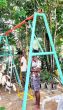 die Spielgeräte auf dem Spielplatz des Chathura-Kinderheims bekamen einen bunten Anstrich
