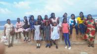 die Mädchen vom Chathura-Kinderheim am Meer bei Weligama