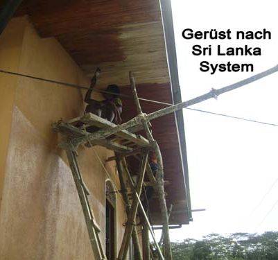 abenteuerliches Geruest fuer die Dacharbeiten am Chathura-Kinderheim in Sri Lanka