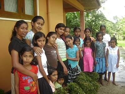 unsere Mädchen im Chathura-Kinderheim bedanken sich für Ihre Hilfe 